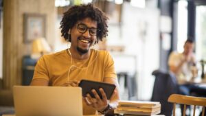 Internet: 36 milhões de brasileiros não tiveram acesso em 2022, afirma pesquisa