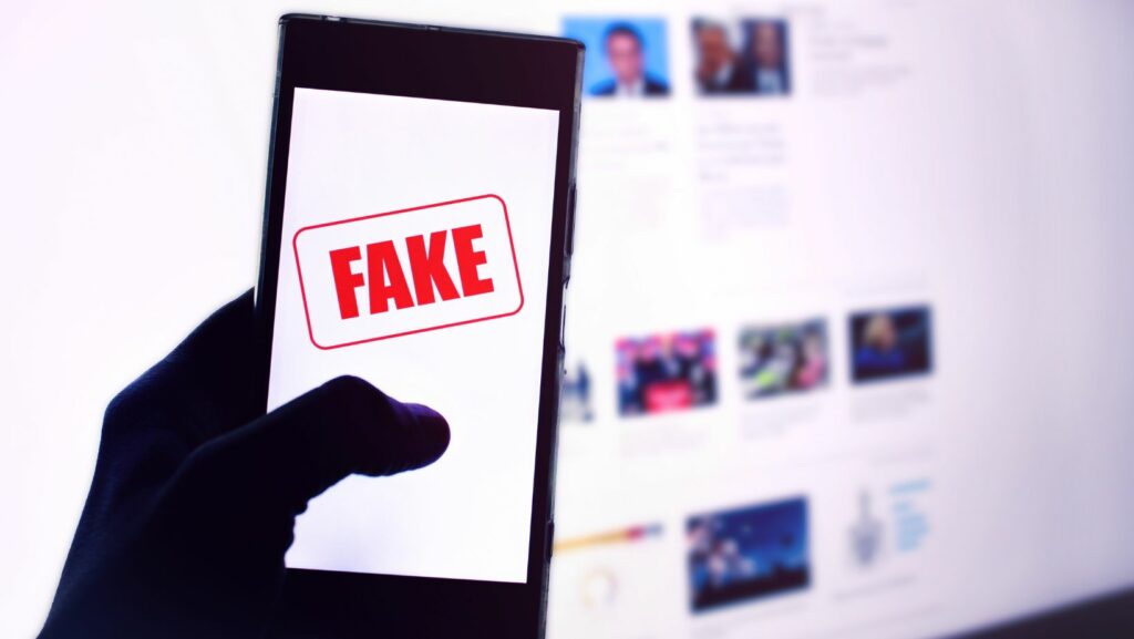 Votação do PL das fake news é adiada sem nova data