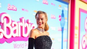 Margot Robbie da vida a barbie no cinema