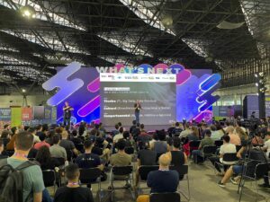 Ricardo Cappra comenta com positividade sobre a união entre IA e colaboradores no futuro do trabalho na #CPBR15 Ricardo Cappra comenta com positividade sobre a união entre IA e colaboradores no futuro do trabalho na #CPBR15