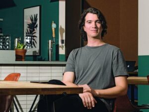IPO cancelado, queda de valuation e proibição de carne: Conheça o polêmico Adam Neumann Adam Neumann, fundador do WeWork