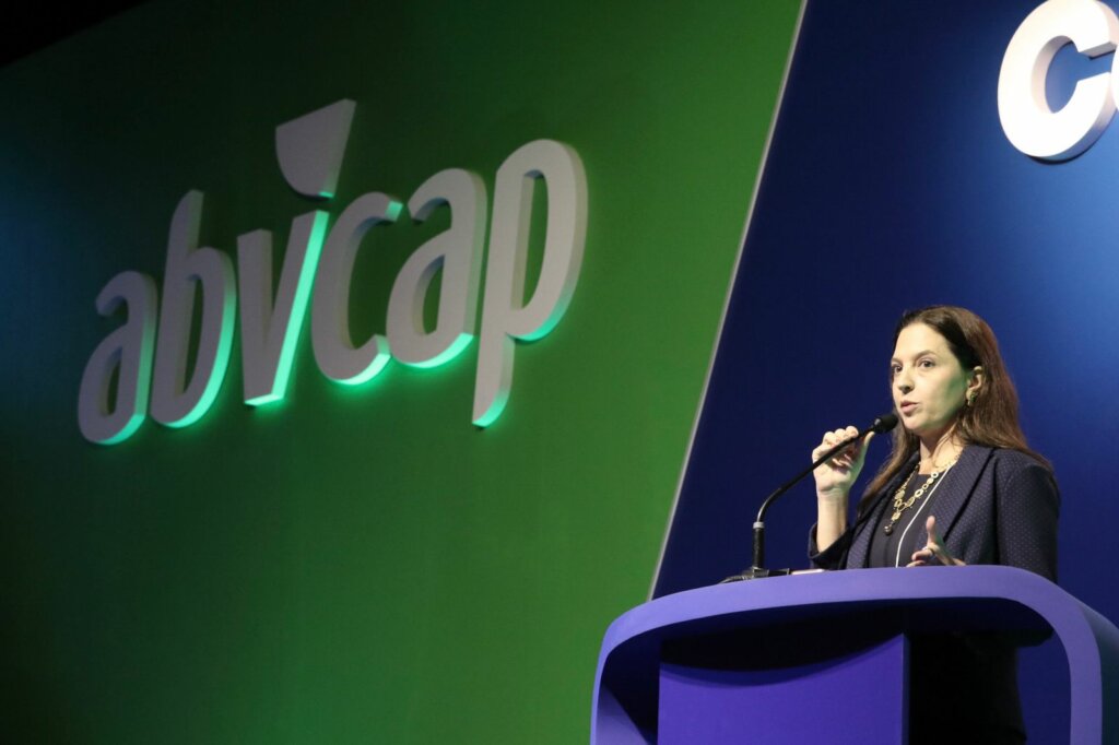Priscila, presidente da ABVCAP - pesquisa sobre Corporate Venture Capital