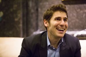 Conheça Eduardo Saverin, que foi de excluído por Mark Zuckerberg a brasileiro mais rico do mundo