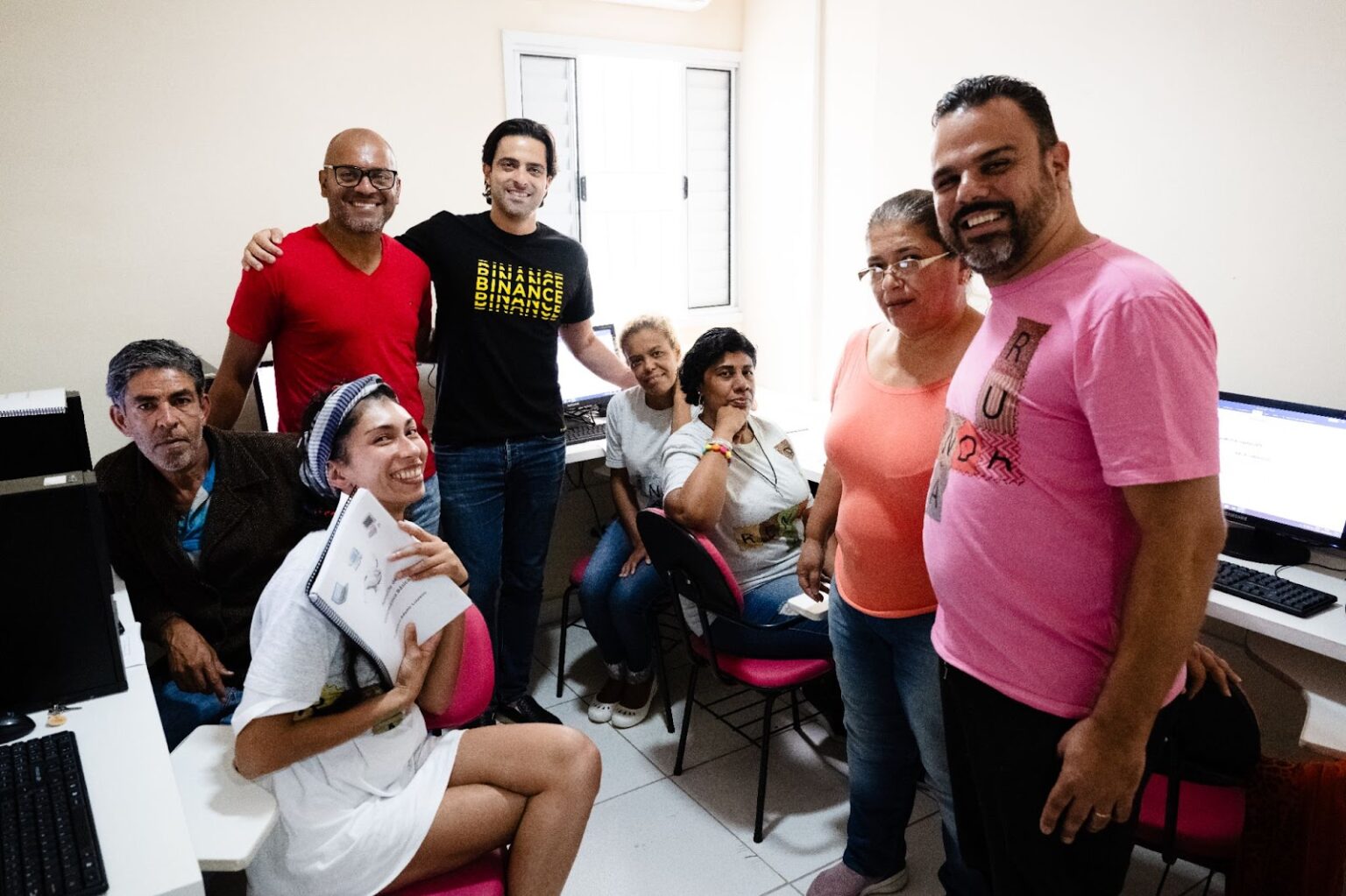 Instituto Ruas, do Padre Júlio Lancellotti, inaugura centro com acesso gratuito à internet Instituto Ruas, do Padre Júlio Lancellotti, inaugura centro com acesso gratuito à internet