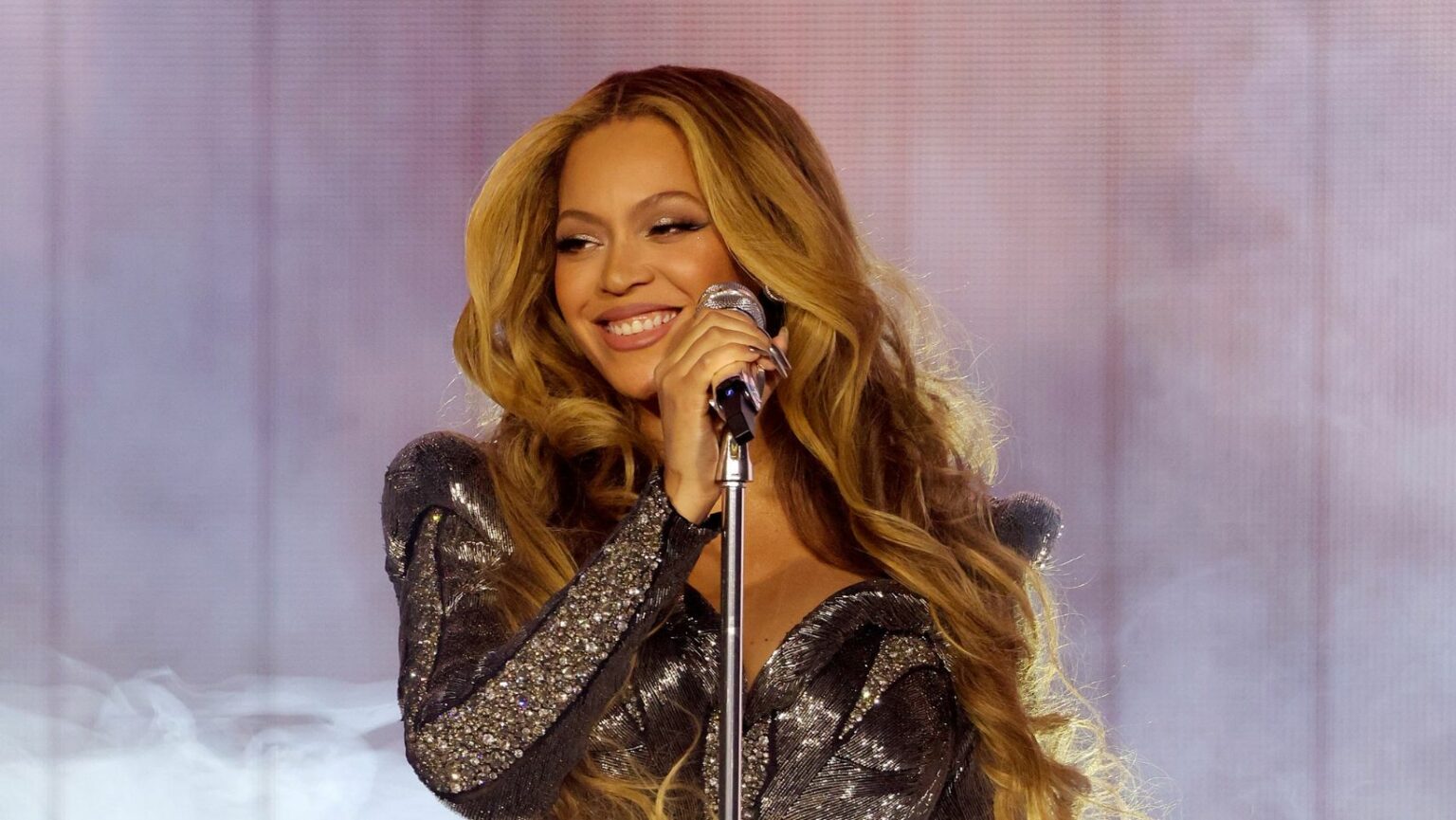 Beyoncé anuncia bolsa de R$ 25 mil para empreendedores negros do Brasil Beyoncé