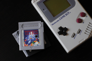 Conheça Alexey Pajitnov e Henk Rogers, criadores do clássico jogo Tetris Conheça Alexey Pajitnov e Henk Rogers, polêmicos criadores do jogo Tetris