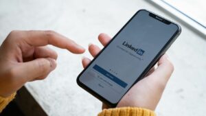 LinkedIn lança selo de verificação gratuito no Brasil; saiba como obter