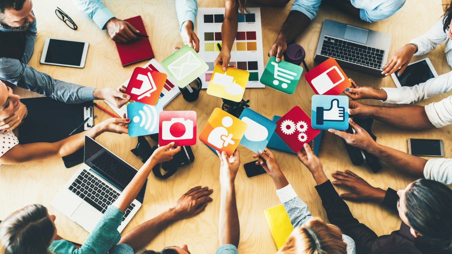 Famílias processam empresas de tecnologia por perigo aos jovens nas redes sociais empresas