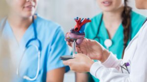 Medictalks democratiza acesso ao conhecimento médico através de hub de conexões Medictalks