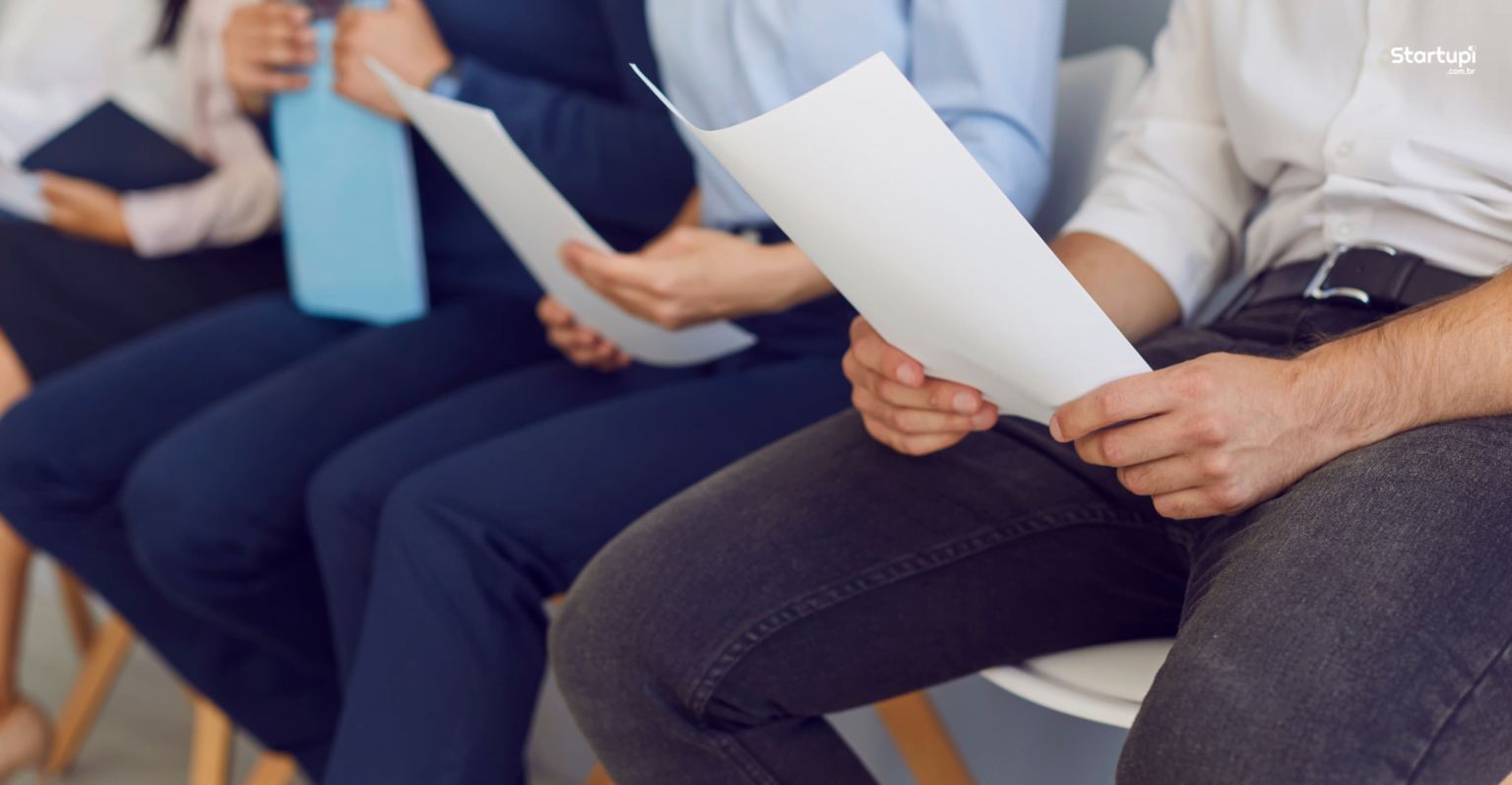 Empresas de diferentes áreas abrem vagas de emprego e somam mais de 100 oportunidades vagas