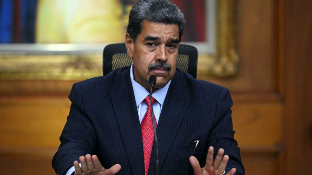 Maduro pede que venezuelanos abandonem WhatsApp e Instagram