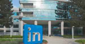 Brasil registra salto no empreendedorismo e na adoção de IA por PMEs, segundo relatório do LinkedIn LinkedIn recebe multa de quase R$ 2 bilhões na Europa por violação de privacidade