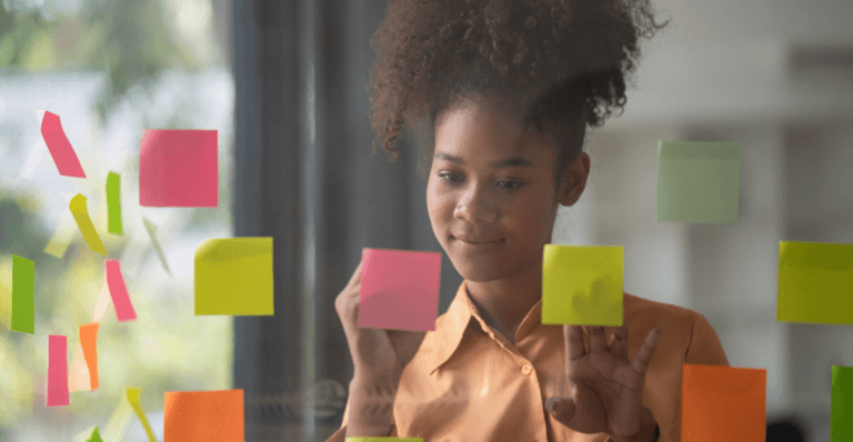 Planejamento de 5 anos morreu: como o ciclo de 90 dias salva a estratégia da volatilidade Planejamento de 5 anos morreu: como o ciclo de 90 dias salva a estratégia da volatilidade