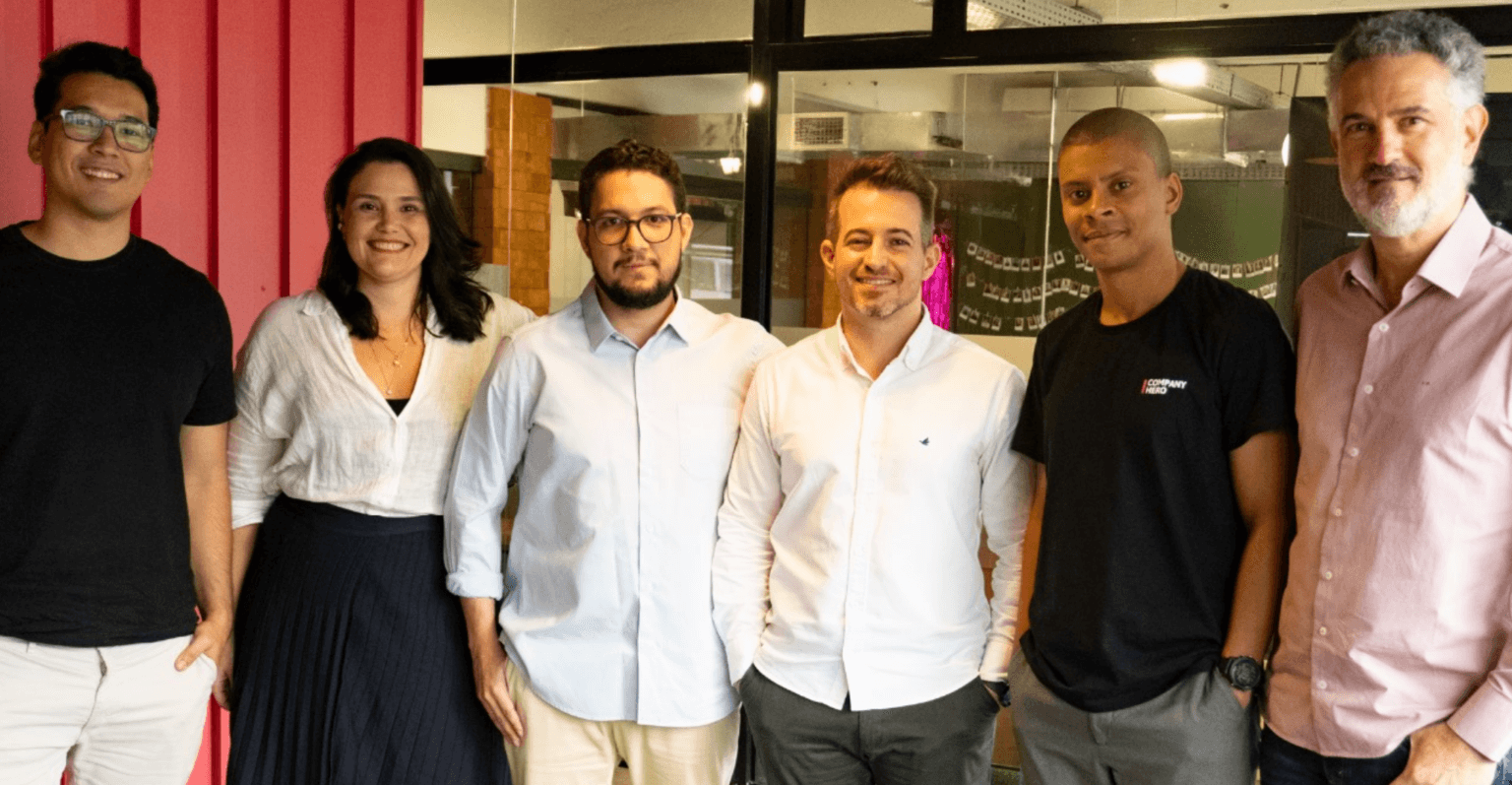 Da esq para a dir_ Nicolas Aoki e Ágatta Marinho (Duca Saúde), Raphael Tiseo e Miklos Grof (Company Hero), Philipe Marques (Duca Saúde) e Luiz Bruzadin (Segure.me)