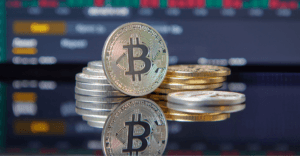 Brasileiros investem tanto em cripto quanto em fundos de investimento, revela Binance Brasileiros investem tanto em cripto quanto em fundos de investimento, revela Binance