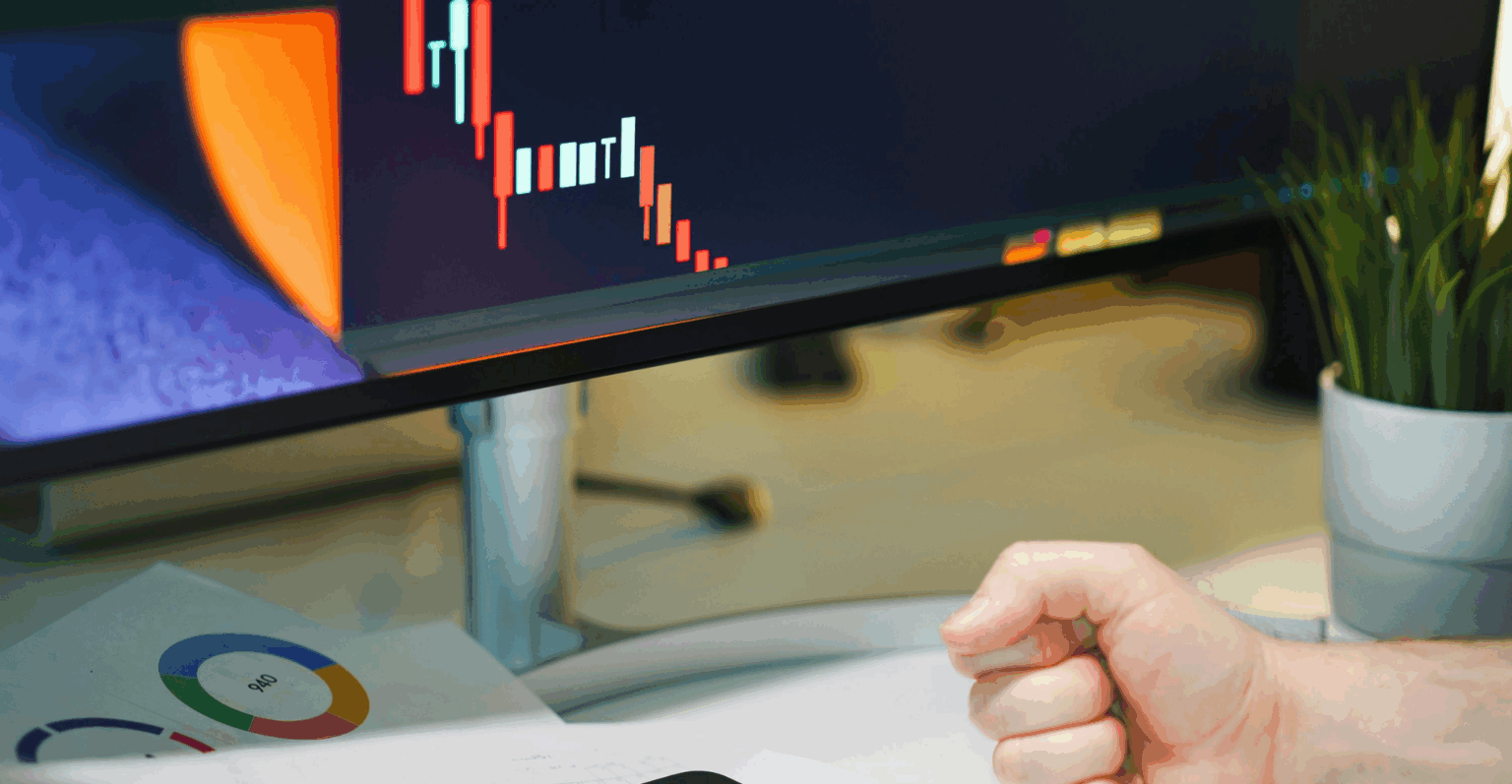 PMEs mantêm trajetória de queda em maio com impacto negativo dos setores de serviços e indústria PMEs mantêm trajetória de queda em maio com impacto negativo dos setores de serviços e indústria