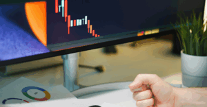 PMEs mantêm trajetória de queda em maio com impacto negativo dos setores de serviços e indústria PMEs mantêm trajetória de queda em maio com impacto negativo dos setores de serviços e indústria