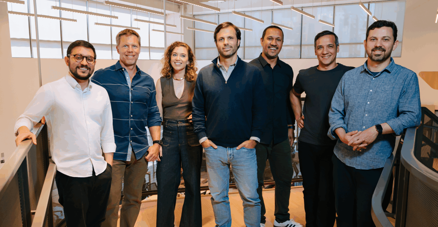 Da esquerda para a direita: Gabriel Benevides, Benjamin Gleason, Juliana Strohl, Gonzalo Parejo, Raphael Godoy, Rodrigo Perenha e Guto Fragoso / Créditos: Divulgação Kamino