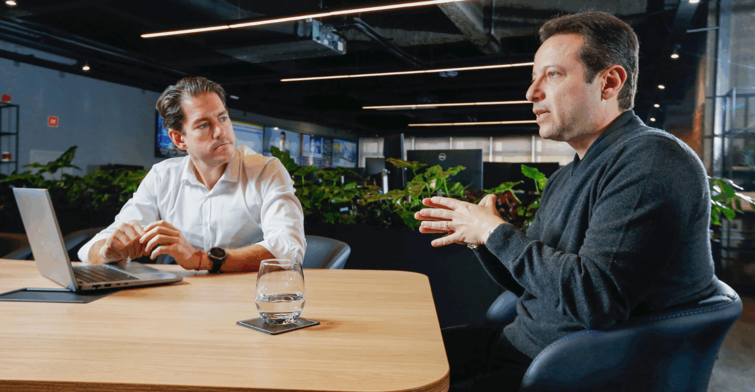 A5X capta R$ 200 milhões em série C Leonardo Rodrigues Carlos Ferreira (direita), CEO da A5X, e Karel Luketic (esquerda), CFO e membro do conselho da A5X