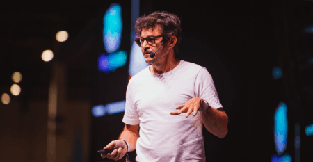 Vicente Rezende, CMO da RD Station: “A Inteligência Artificial é um braço mecânico que potencializa seu trabalho, não substitui” Vicente Rezende, CMO da RD Station