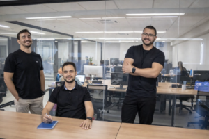 Nagro anuncia Série B liderada por Rabobank e Itaú Ventures Gustavo Alves (Co-Founder e CEO AgRisk), Leonardo Rodovalho (Co-Founder e CEO Nagro) e Vinícius Dutra (Co-Founder e CTO Nagro e AgRisk)