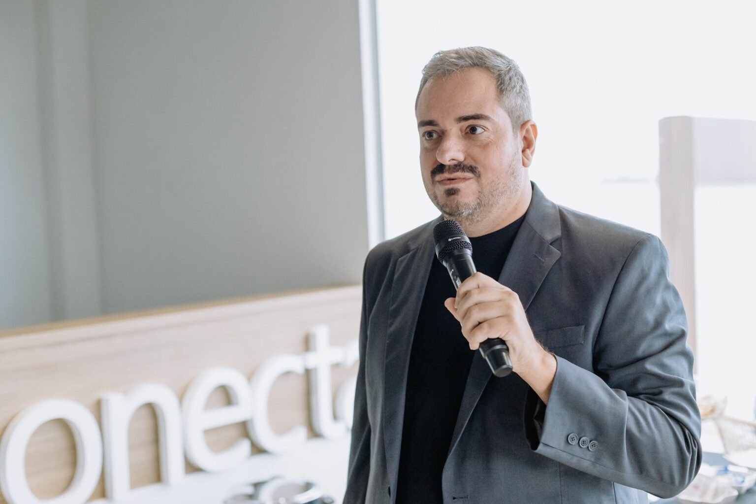 gustavo hardt CMO part-ime