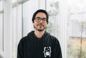 Startup brasileira levanta US$ 1 milhão para conectar IA às operações das empresas