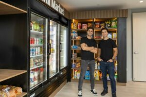 Startup criada por brasileiros capta mais de R$ 10 milhões para expandir modelo de minimercados autônomos nos Estados Unidos